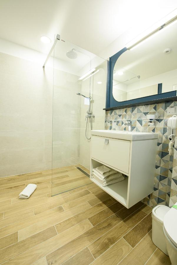 Vila Sarisa Deva Buitenkant foto